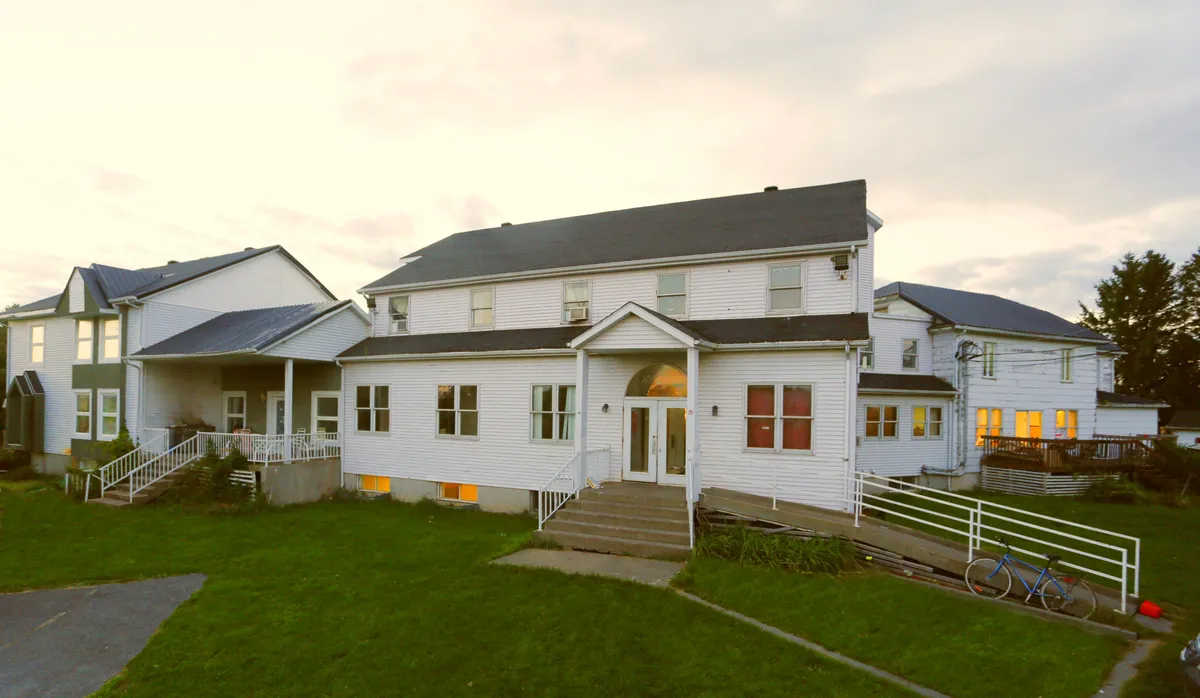 Yeshiva Ohr Menachem building